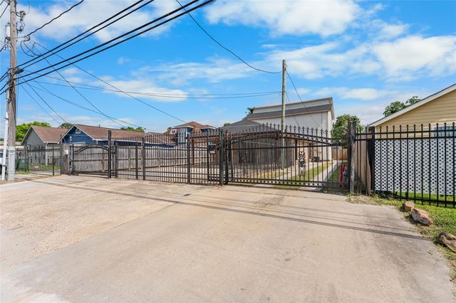 6917 Palestine Street, Houston, TX 77020
