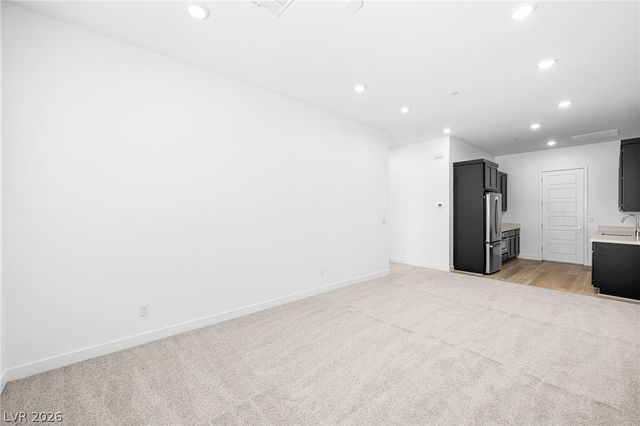 10142 Diana Summit Street, Las Vegas, NV 89143