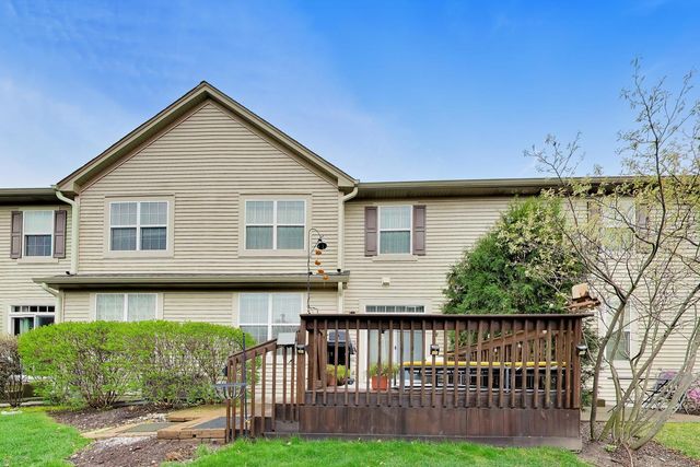 31 Oak Creek Court, North Aurora, IL 60542