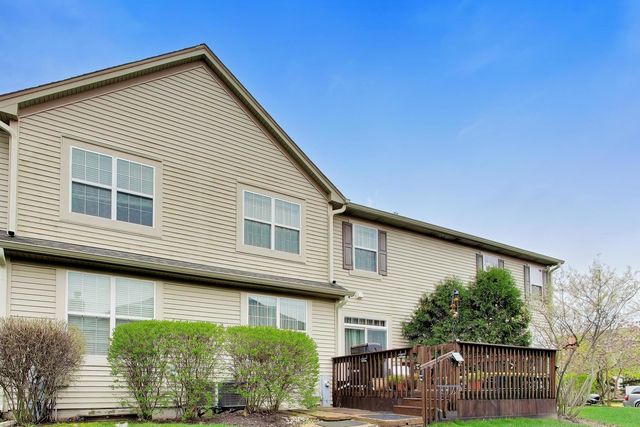 31 Oak Creek Court, North Aurora, IL 60542