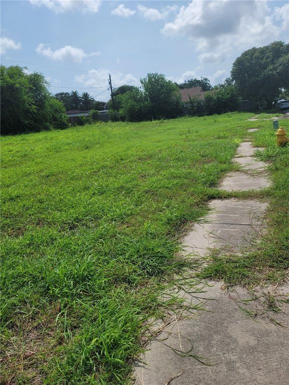 2823 S Port Ave, Corpus Christi, TX 78405 — exterior
