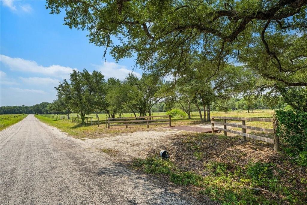 6900 Waldeck Cemetery Road, Round Top, TX 78954