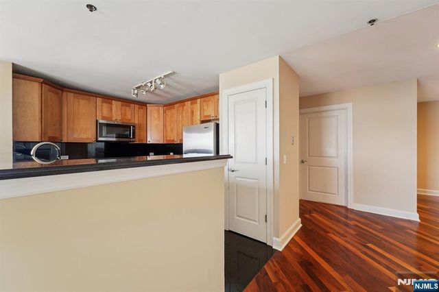 6210 City Place, Edgewater, NJ 07020
