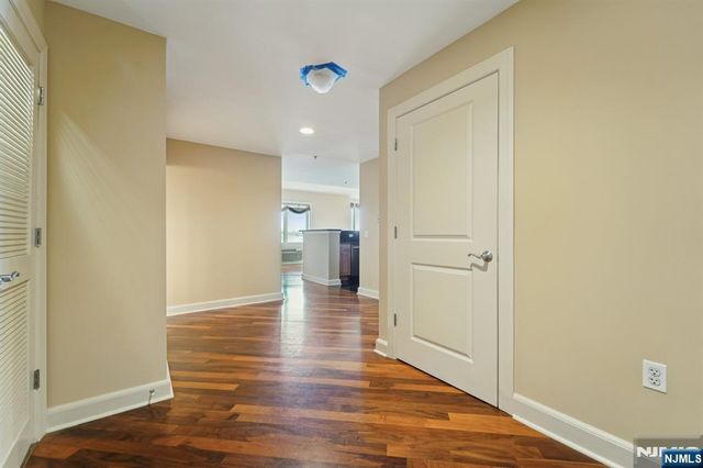 6210 City Place, Edgewater, NJ 07020