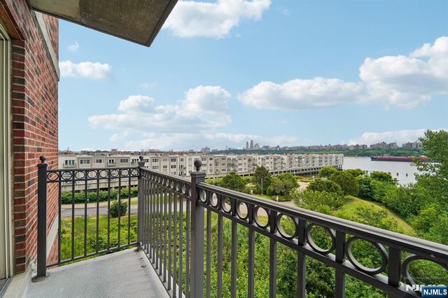 6210 City Place, Edgewater, NJ 07020
