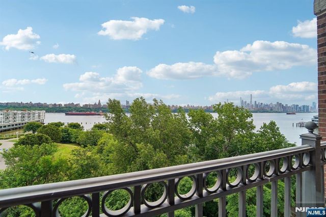 6210 City Place, Edgewater, NJ 07020