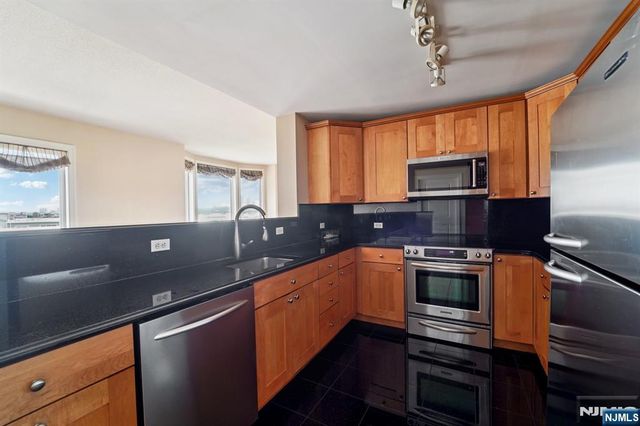 6210 City Place, Edgewater, NJ 07020