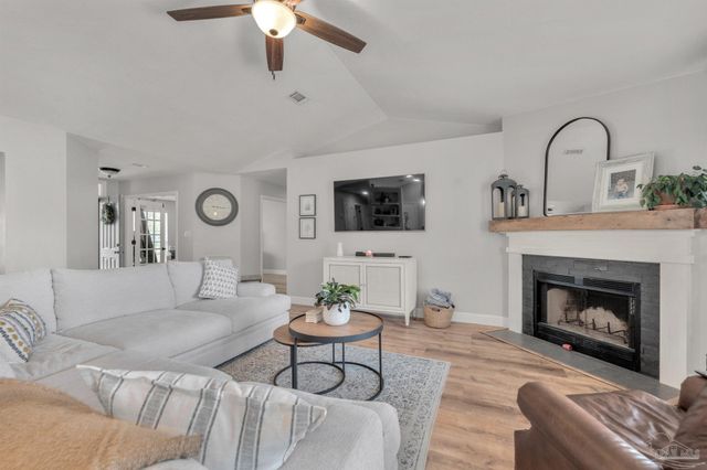 7667 Marthas Way, Navarre, FL 32566