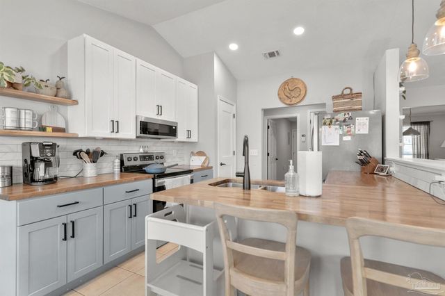 7667 Marthas Way, Navarre, FL 32566