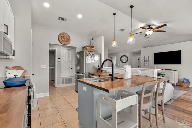 7667 Marthas Way, Navarre, FL 32566