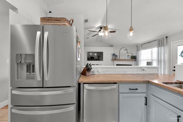 7667 Marthas Way, Navarre, FL 32566