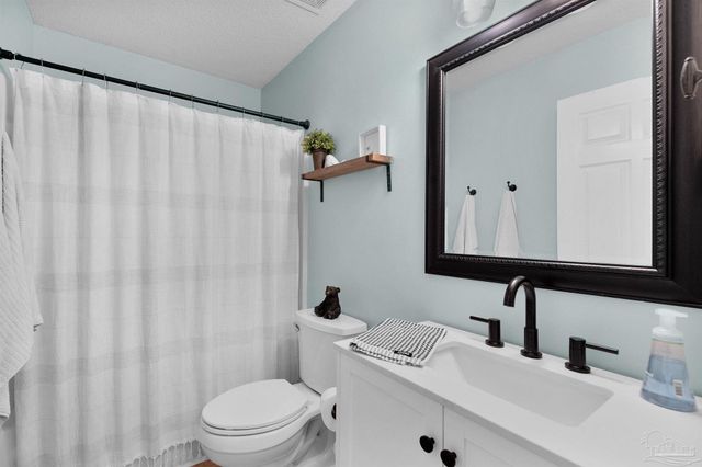 7667 Marthas Way, Navarre, FL 32566