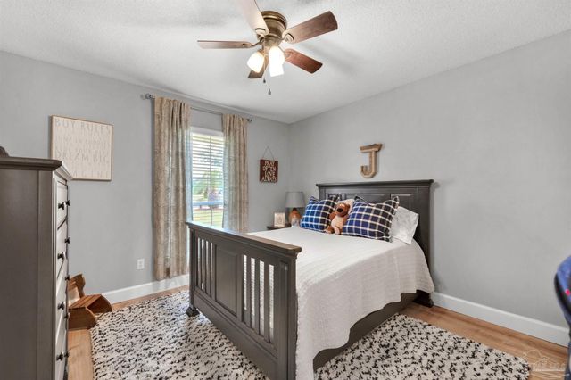 7667 Marthas Way, Navarre, FL 32566