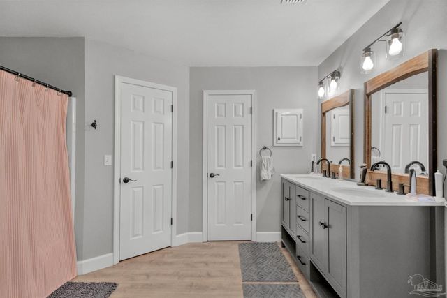 7667 Marthas Way, Navarre, FL 32566