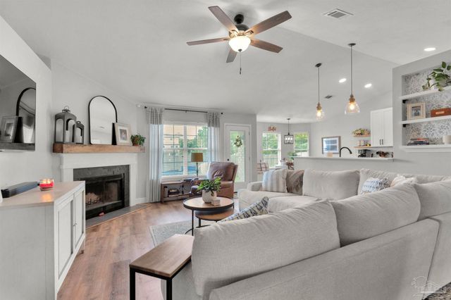 7667 Marthas Way, Navarre, FL 32566