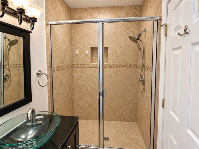 1104 N Screenland Drive, Burbank, CA 91505