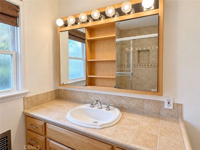 1104 N Screenland Drive, Burbank, CA 91505