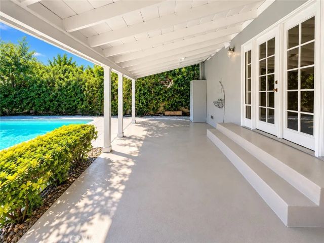 1104 N Screenland Drive, Burbank, CA 91505