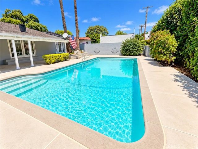 1104 N Screenland Drive, Burbank, CA 91505