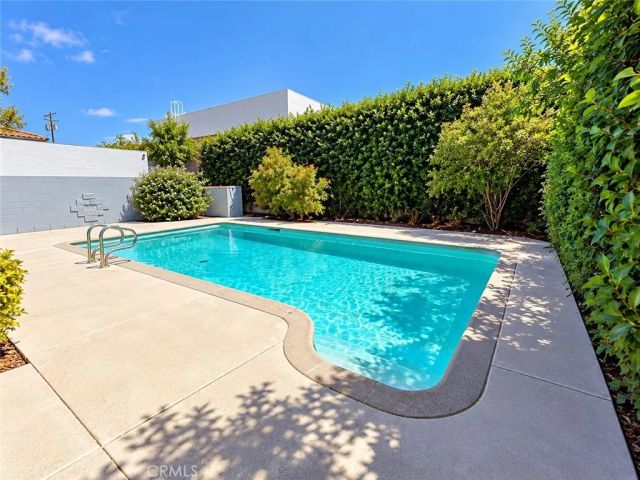 1104 N Screenland Drive, Burbank, CA 91505