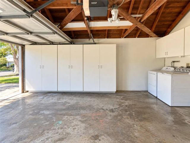 1104 N Screenland Drive, Burbank, CA 91505