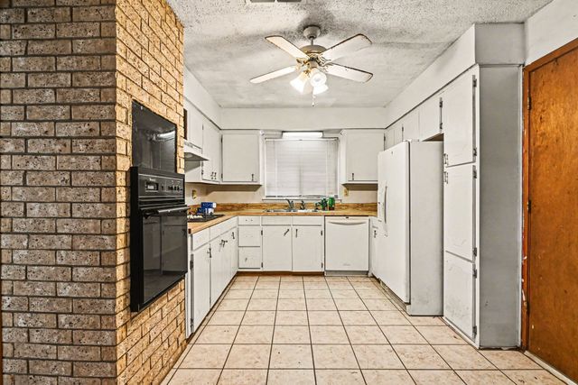 1732 Tanglewood Drive, Azle, TX 76020