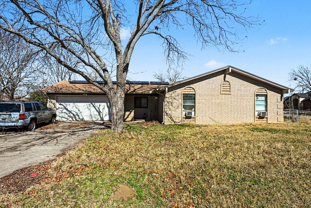 1732 Tanglewood Drive, Azle, TX 76020