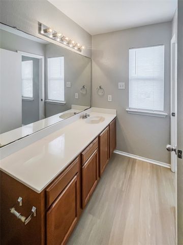 2325 Kingsway Drive, Arlington, TX 76012