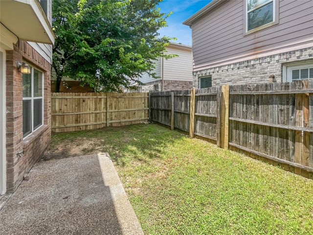 2325 Kingsway Drive, Arlington, TX 76012