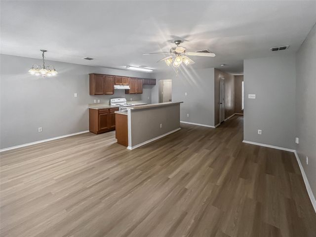 2325 Kingsway Drive, Arlington, TX 76012