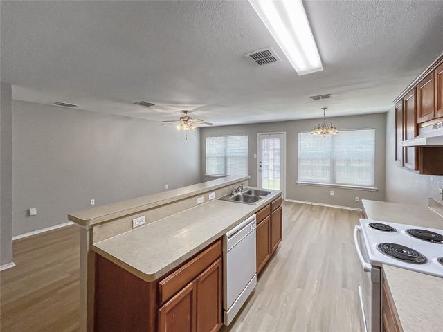 2325 Kingsway Drive, Arlington, TX 76012