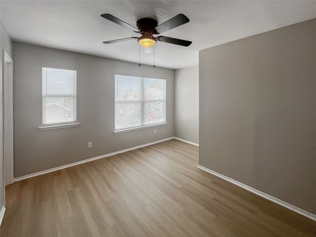 2325 Kingsway Drive, Arlington, TX 76012