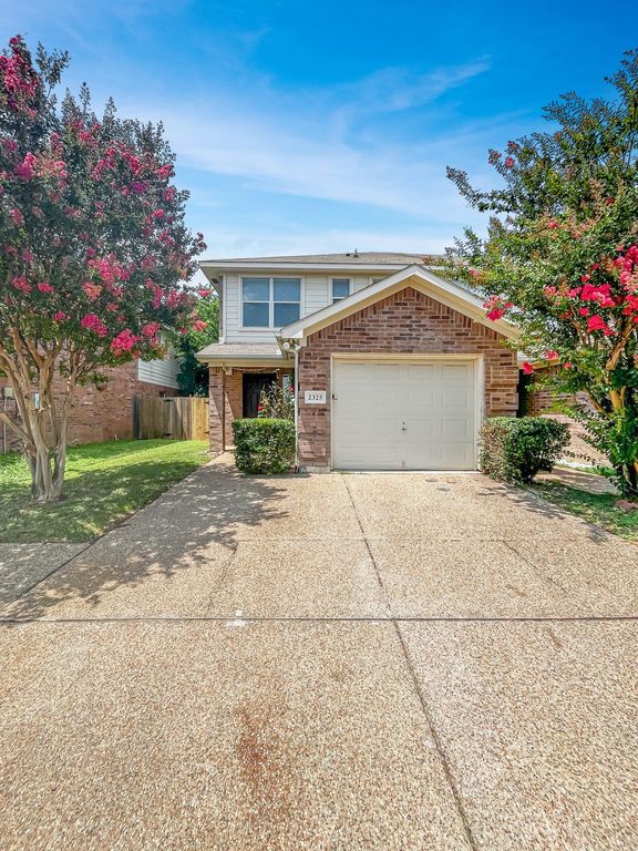 2325 Kingsway Drive, Arlington, TX 76012