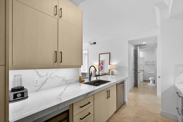 550 Okeechobee Boulevard Uph-04, West Palm Beach, FL 33401