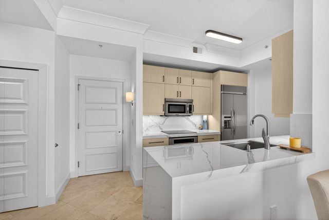550 Okeechobee Boulevard Uph-04, West Palm Beach, FL 33401