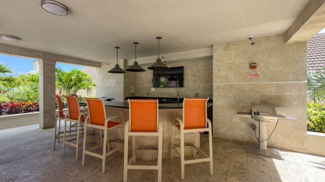 550 Okeechobee Boulevard Uph-04, West Palm Beach, FL 33401