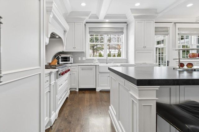 5204 Glengarry Parkway, Edina, MN 55436