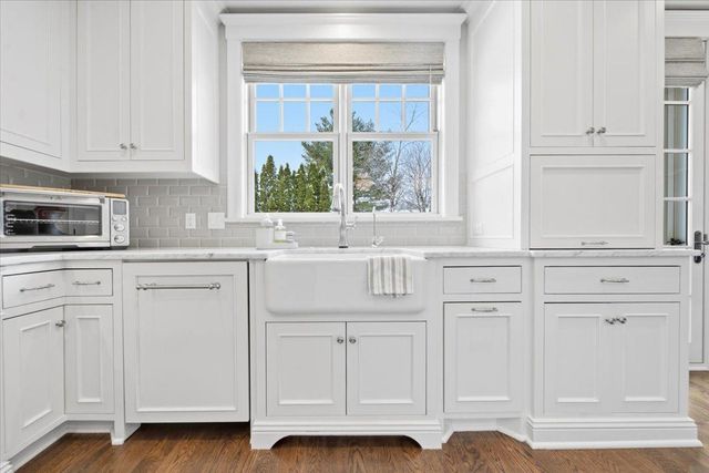 5204 Glengarry Parkway, Edina, MN 55436