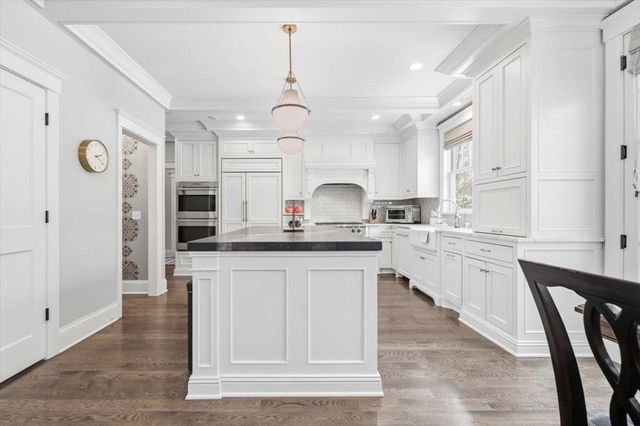 5204 Glengarry Parkway, Edina, MN 55436