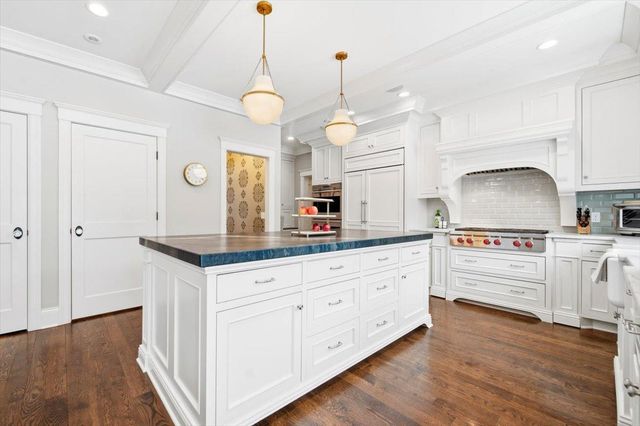 5204 Glengarry Parkway, Edina, MN 55436