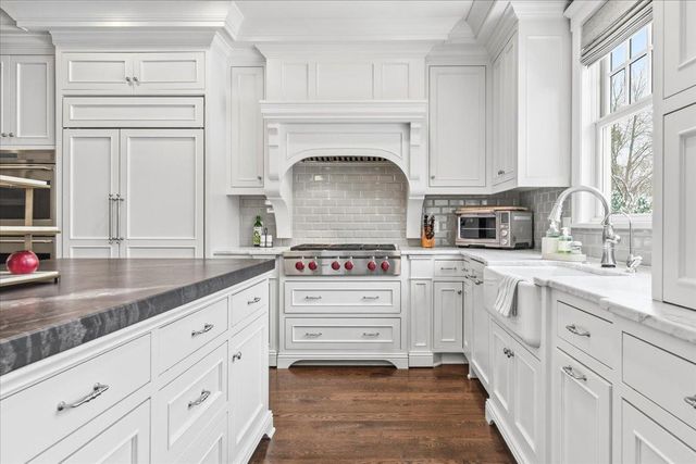 5204 Glengarry Parkway, Edina, MN 55436