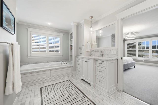 5204 Glengarry Parkway, Edina, MN 55436