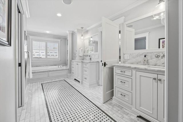 5204 Glengarry Parkway, Edina, MN 55436