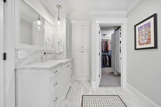 5204 Glengarry Parkway, Edina, MN 55436