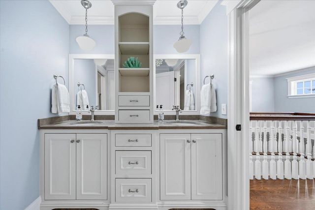 5204 Glengarry Parkway, Edina, MN 55436