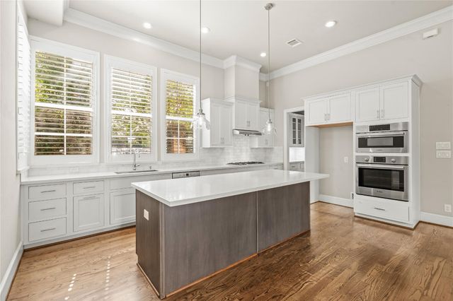 10902 Grove Tree Lane, Houston, TX 77043