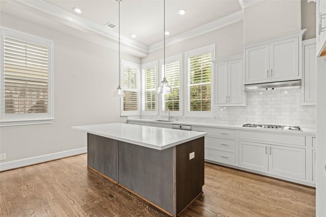 10902 Grove Tree Lane, Houston, TX 77043