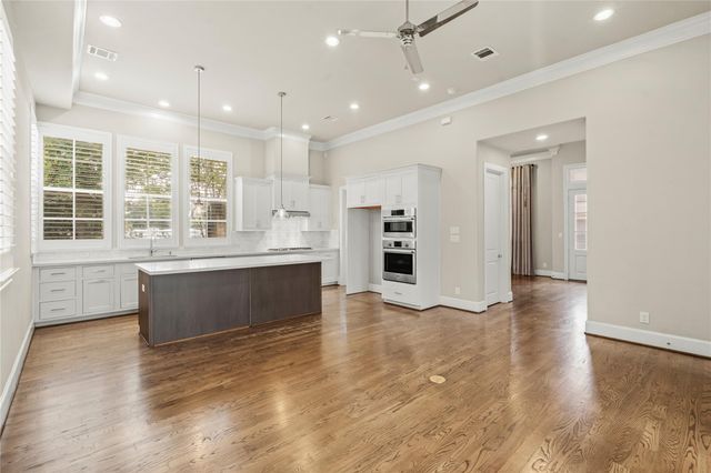 10902 Grove Tree Lane, Houston, TX 77043