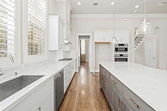 10902 Grove Tree Lane, Houston, TX 77043