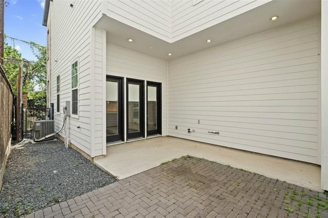 10902 Grove Tree Lane, Houston, TX 77043